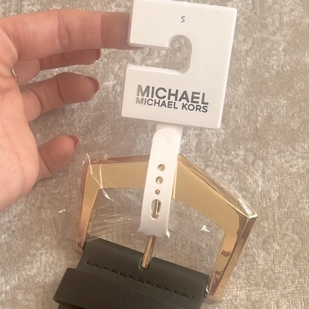 Brand New Michael Kors Wide Strap Black Logo Stretch Belt w/ Gold Tone Buckle